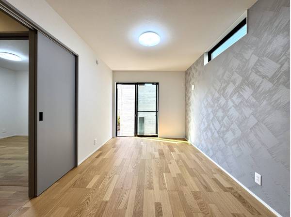 建具のカラーリングとアクセントクロスがマッチしております