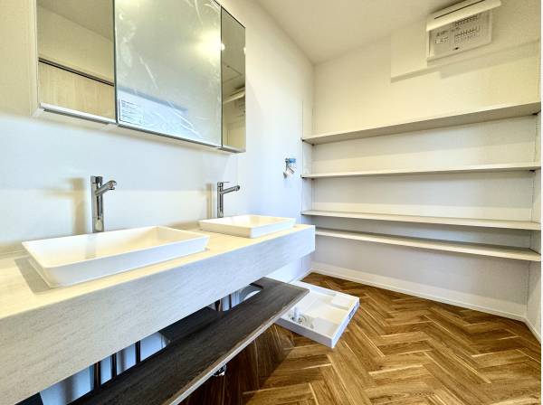 洗面はダブルタイプ
