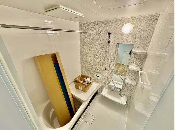 お風呂には浴室乾燥機が付いております。