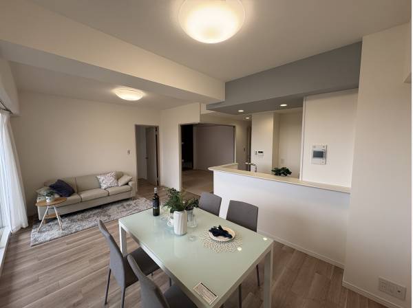 LDKは15.8帖あります。＋畳の部屋が6帖です。＋3部屋ありますよ！