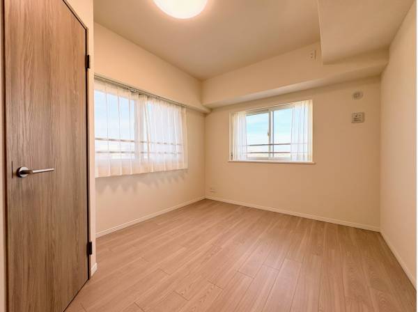 シンプルで使いやすい洋室