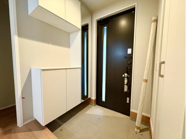 収納が豊富な玄関ホール