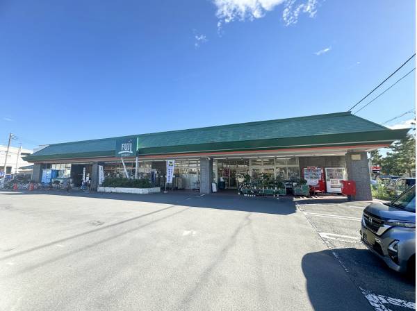 FUJIスーパー鶴嶺店まで徒歩10分（約750m）