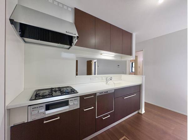 収納豊富なキッチン