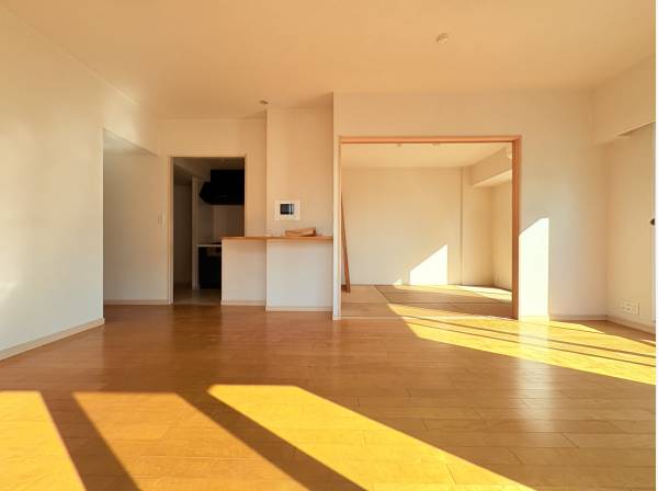 LDK横には和室も付いてます。