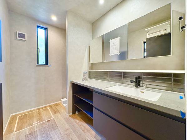 ゆとりを持ったパウダールームです。身支度もスムーズに