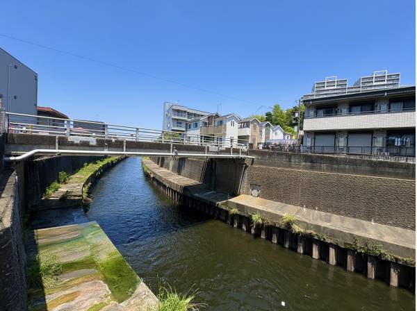境川　静かな川のせせらぎ（徒歩2分　約130ｍ）