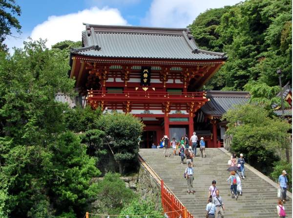 鶴岡八幡宮まで約1.9km・徒歩約24分