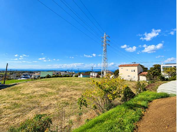 海と緑が身近にある穏やかな住環境。三浦らしい景色が広がります。