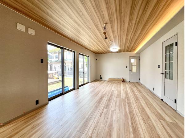 ゆったりとしたリビングダイニング