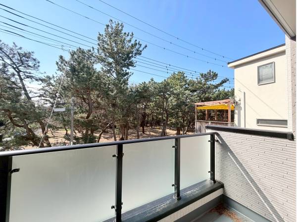 インナーバルコニーからは小和田浜公園の自然！