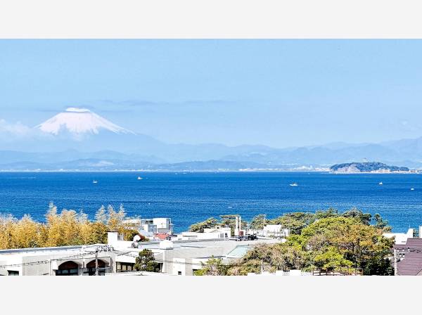 地上約９ｍ高さ（建物2階屋上・3階レベル）からの眺望です