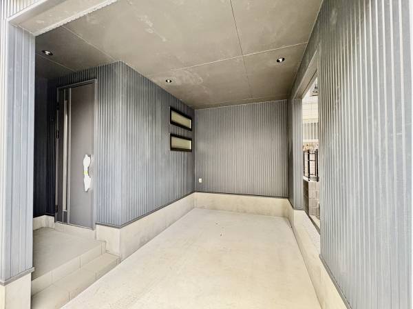 駐車場はビルトインなので、大切な車をしっかりと守ってくれます。