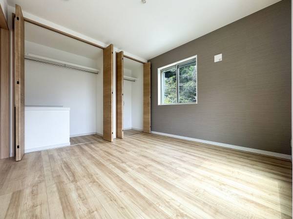 たっぷり収納できるツインクローゼットを完備