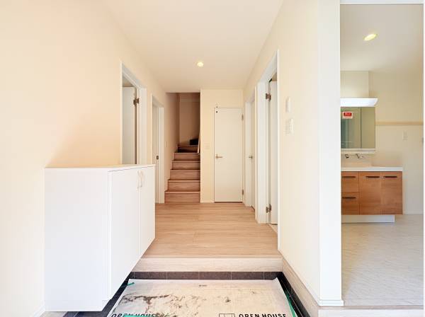 広々設けた玄関ホール