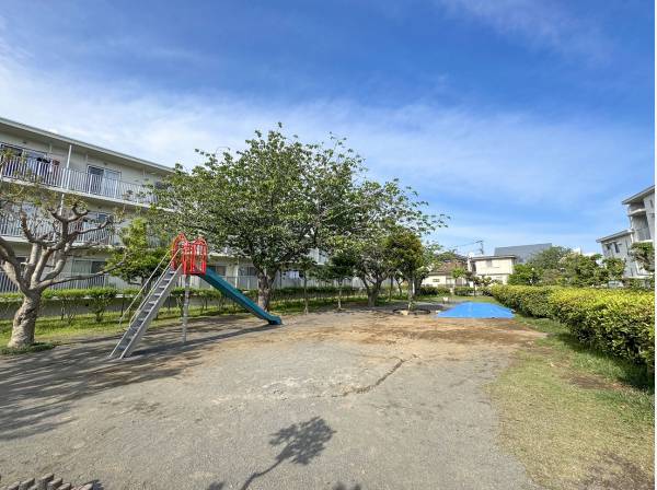 松が丘第二公園まで徒歩2分 (約100ｍ)