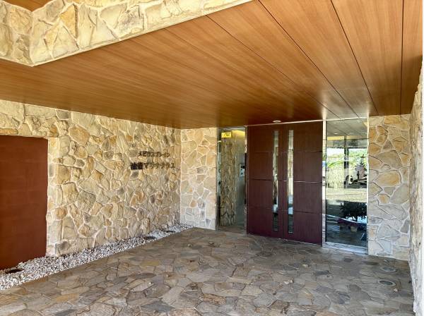 リゾート感溢れる外観