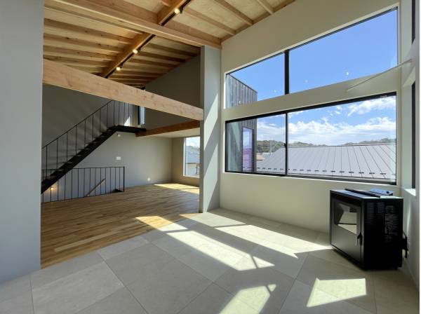 眺望を活かした大きな窓のある家づくりなど良いですね（建築イメージ）