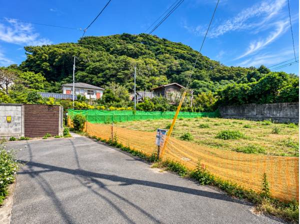穏やかな街並みと豊かな緑が調和する、鎌倉・材木座の住環境。