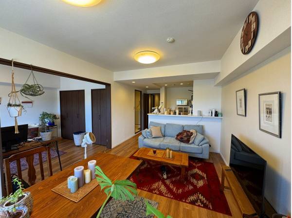 リビング部分からキッチン方向。