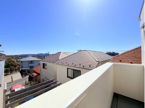 LDKからはバルコニーへ！ひな壇ならではの絶景！