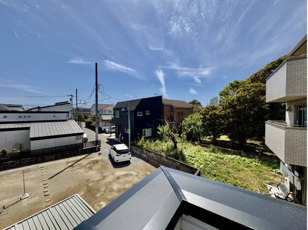 裏側には遮るものが無いので、日当たり眺望ともに良好です！