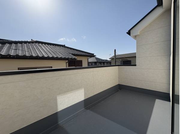 南向きの広々したバルコニー