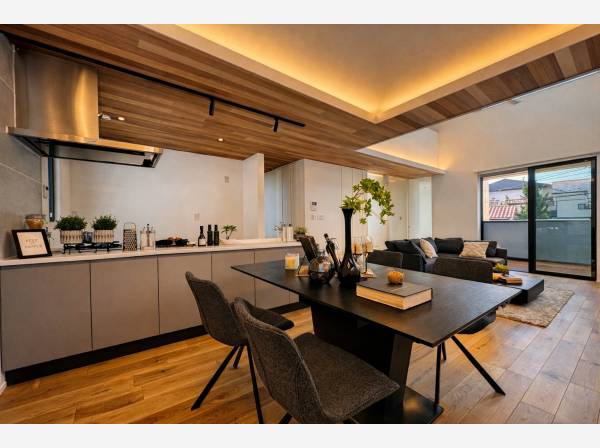 家族が集う、上質なダイニングキッチン。