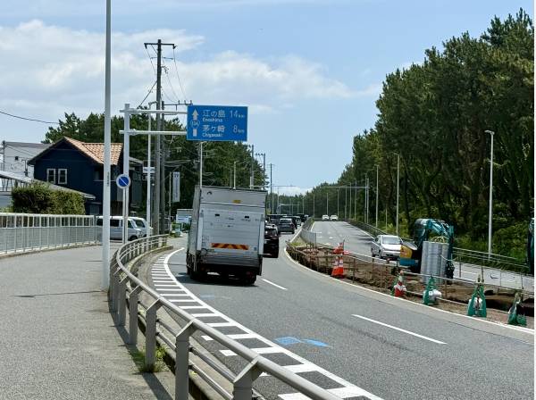 国道134号線沿いでアクセス良好！江の島方面へのドライブも快適