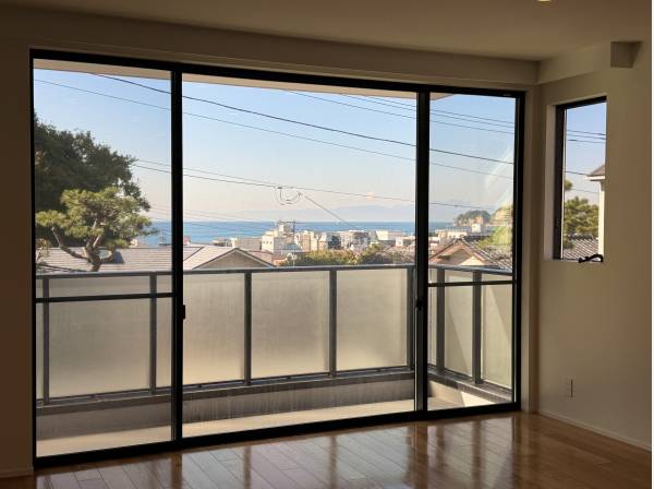 リビングからもご覧のように海が見えます