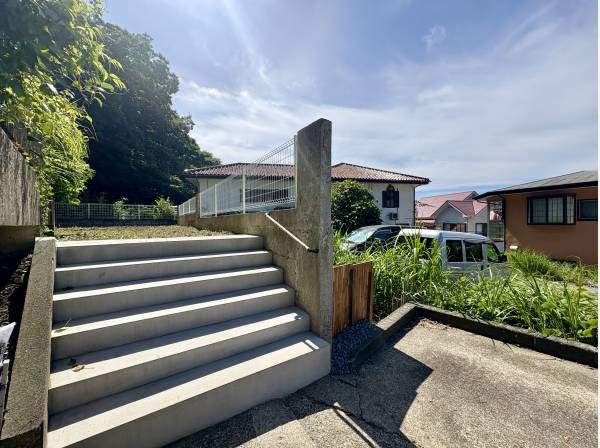 心地よい光と風が通り抜ける、開放感あふれる現地です。