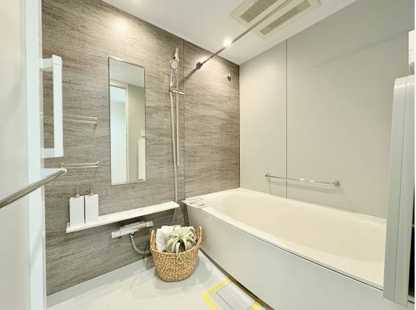 浴室乾燥機のついたバスルーム