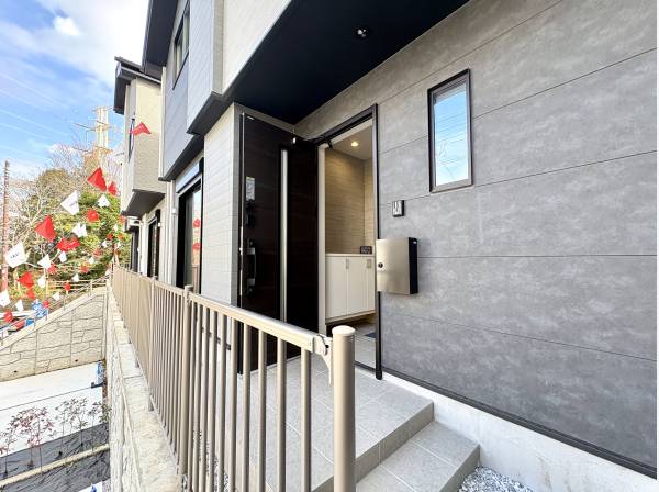 落ち着いた表情の住まいの顔