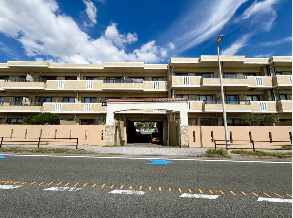 遮るものがない海岸沿いのマンションです