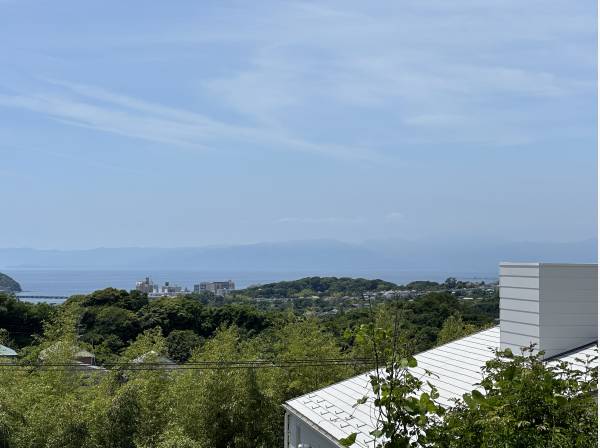 空と海と富士山を抱く、鎌倉山の特等席