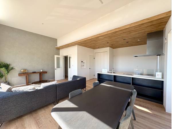 広がりを感じるLDKでゆったりとした時間をお過ごしいただけます