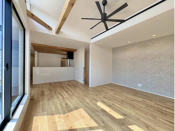 形もよく、家具の配置も考えやすいLDK
