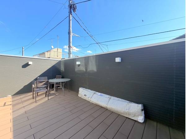 LDKからはプライベート空間なバルコニーへ、セカンドリビングとしても◎