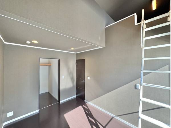 洋室にはロフトがあります。