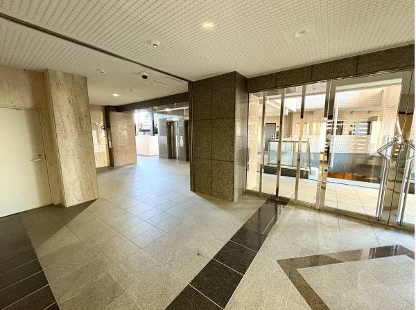 広々としたロビー