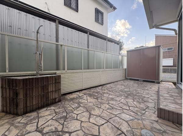 海帰りに嬉しい外シャワー付き