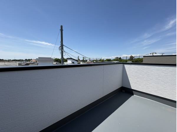 周辺に高い建物がなく開放的なルーフバルコニー