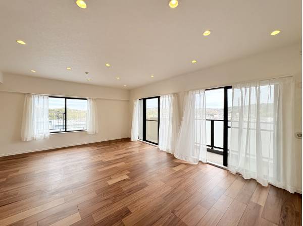 明るく落ち着きあるリビング