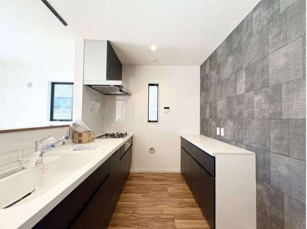 スタイリッシュなデザインのシステムキッチン