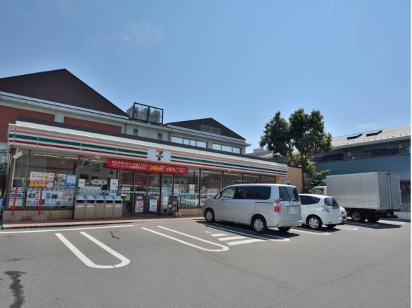 セブンイレブン藤沢片瀬山店まで約1.1ｍ