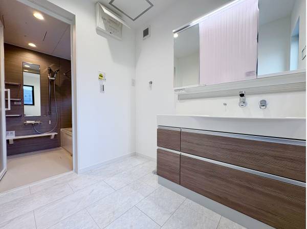 パウダールーム・バスルーム