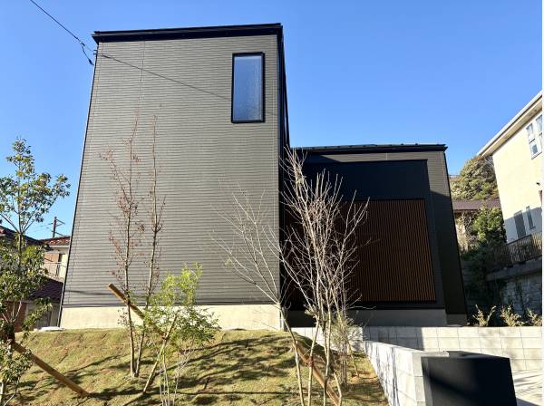 落ち着いた色調が鎌倉浄明寺の街並みによく馴染みます