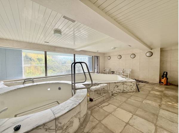 海を望む大浴場