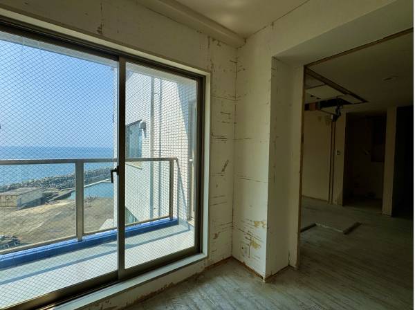 角部屋のためベッドルームからも海が見えます