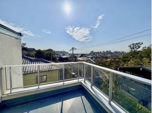 気持ちい～ルーフバルコニーからの爽快な眺め。現地で実感いただきたいです